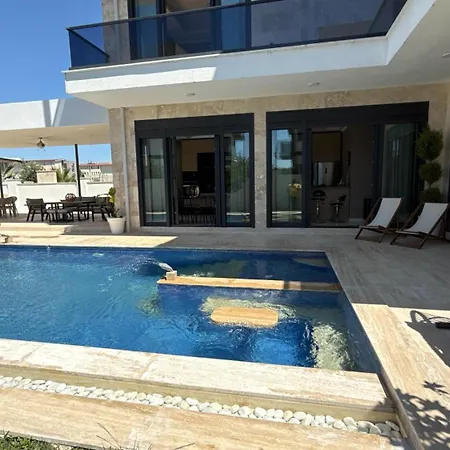 Villa Infinity *
